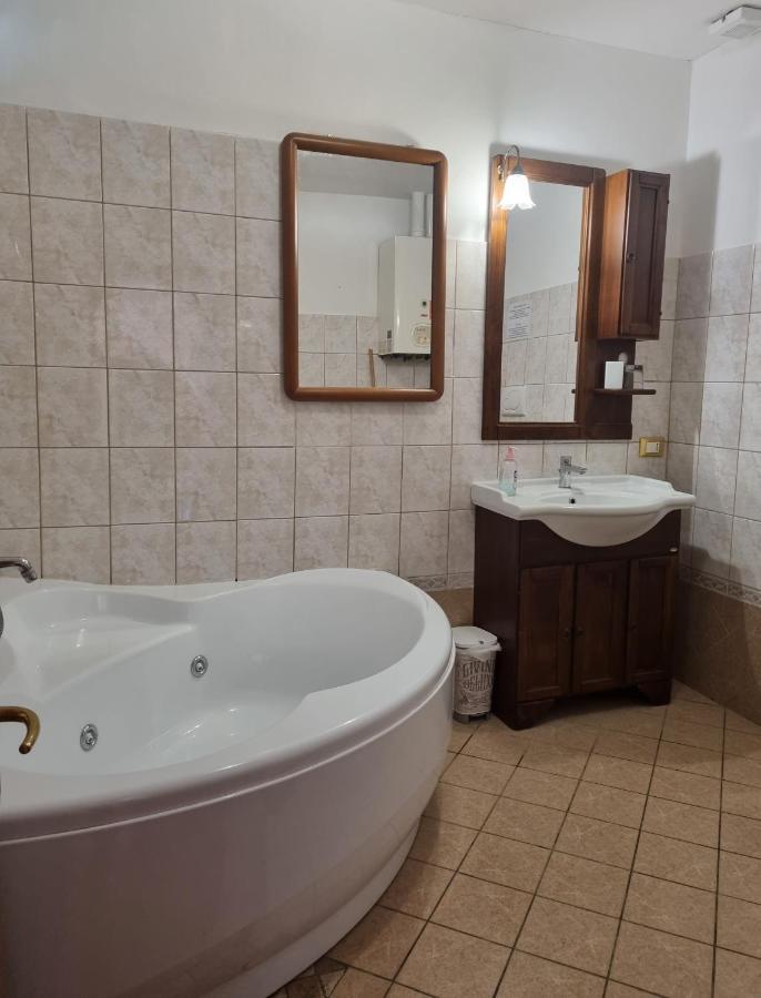 Casa Mille Baci Con Parcheggio Lägenhet Livorno Exteriör bild
